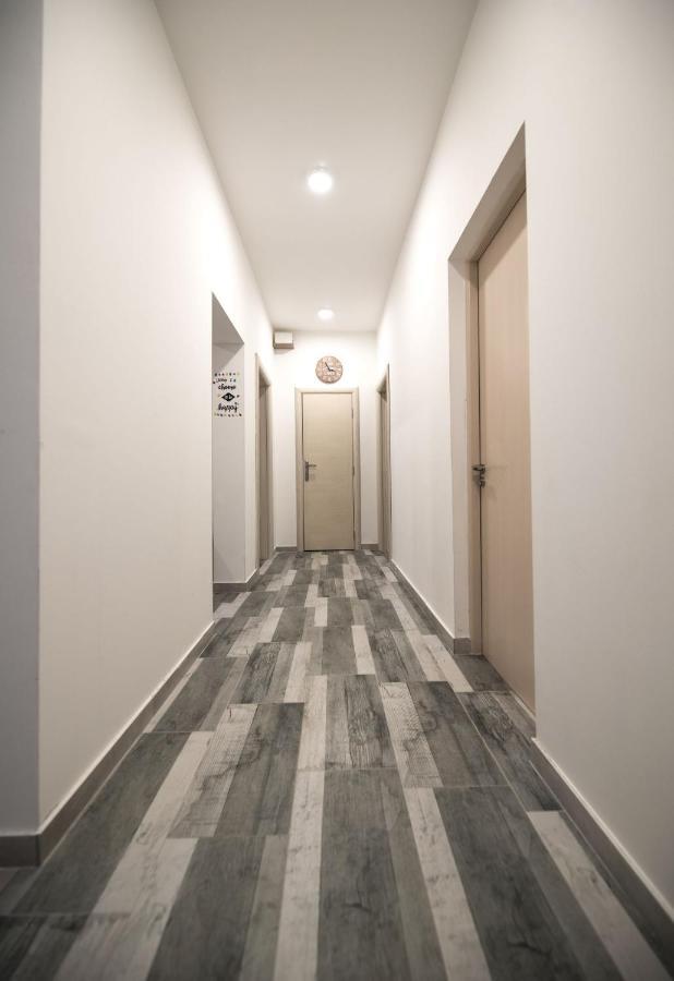 Hostel Evropa Nikšić Екстериор снимка