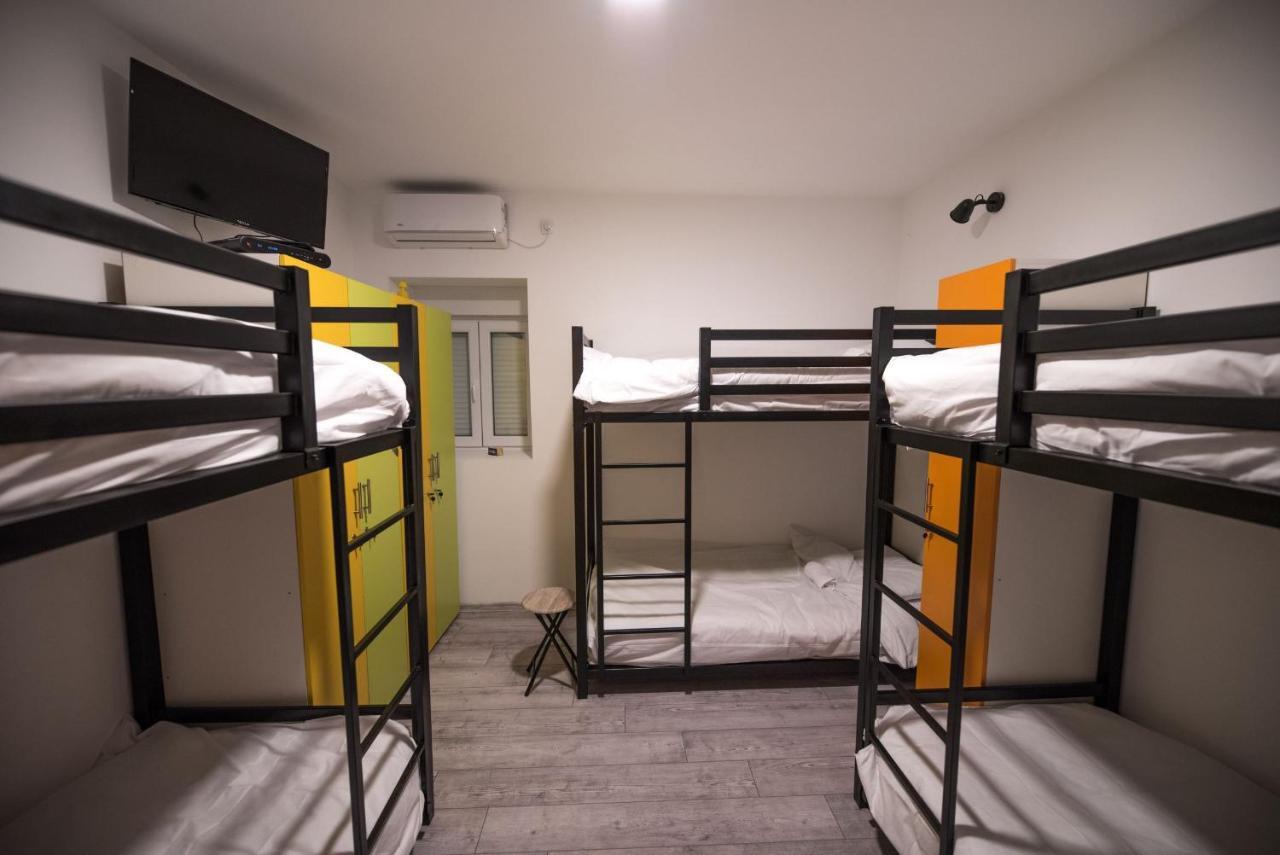 Hostel Evropa Nikšić Екстериор снимка